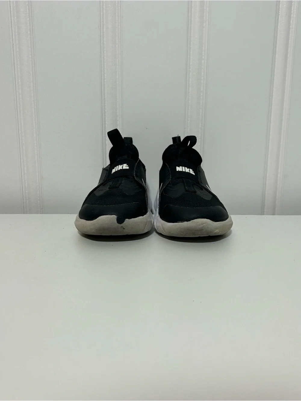 Nike flex runner Kids Black and White Slip-On Sneaker